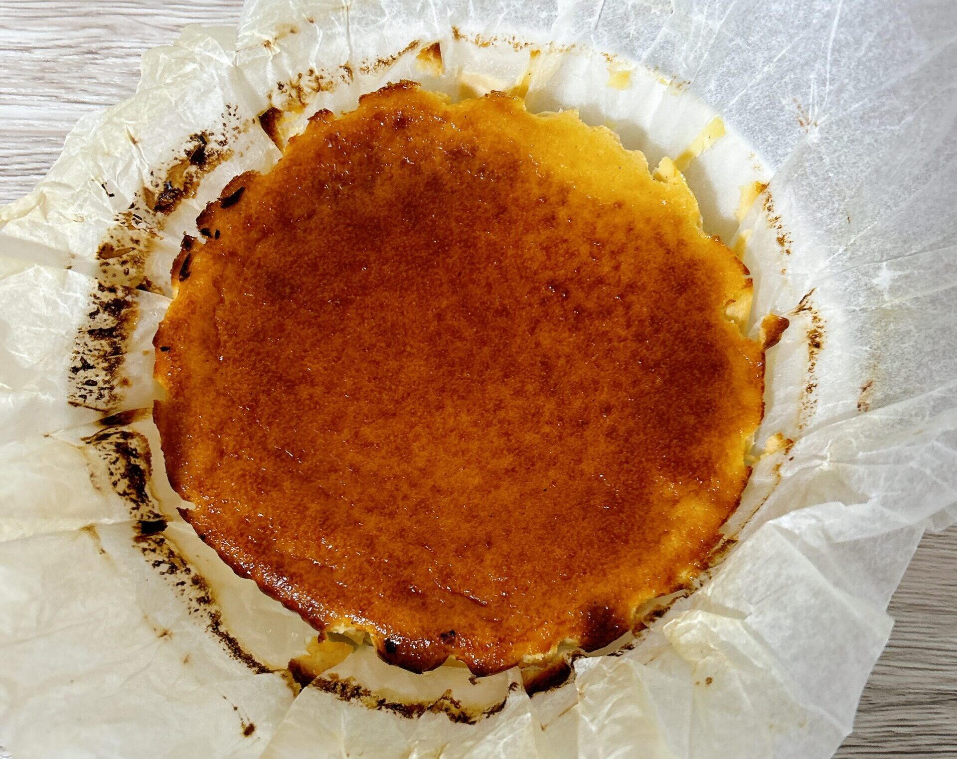 バスクチーズケーキ（見た目）