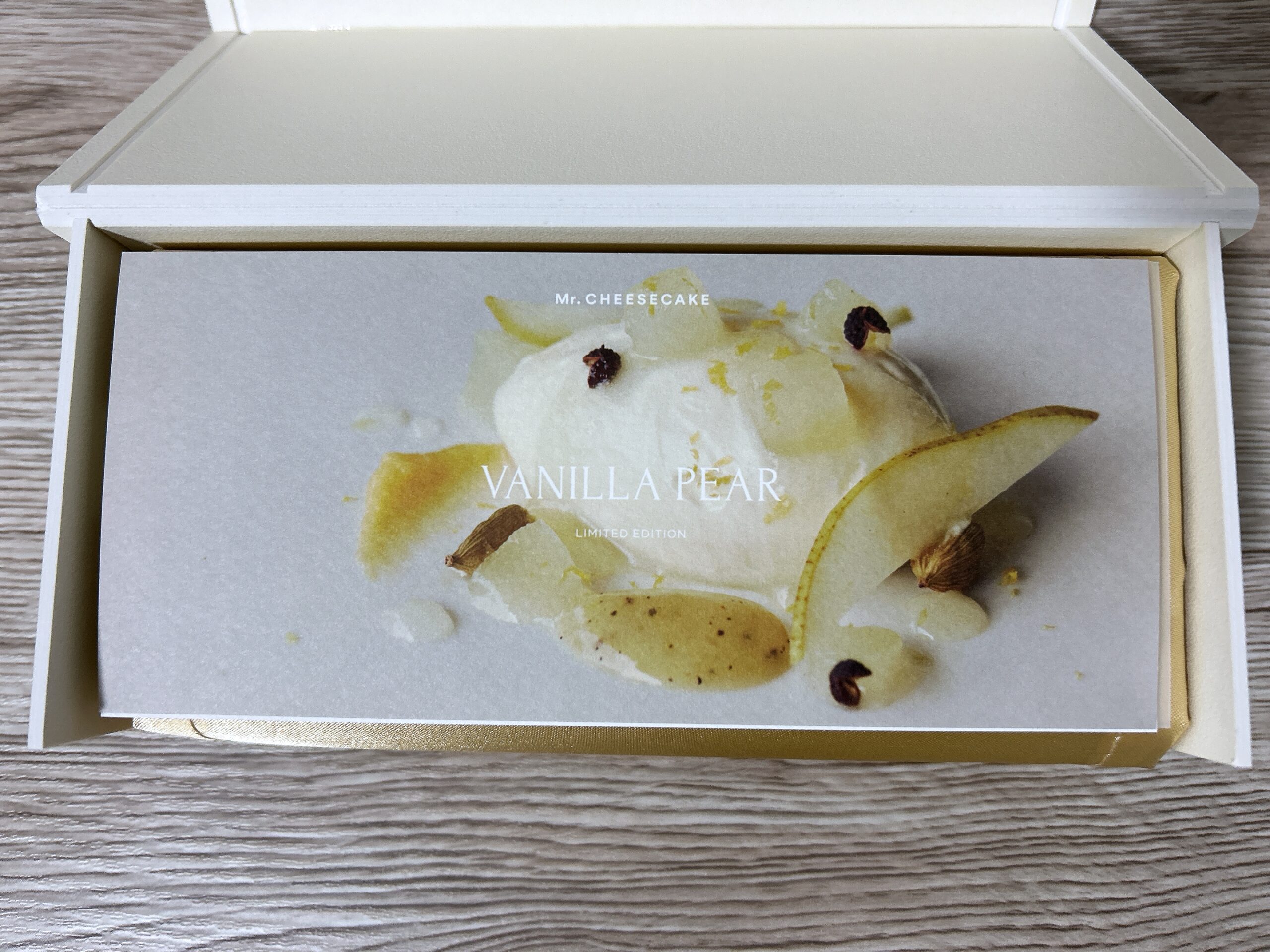 チーズケーキ（箱の中身）