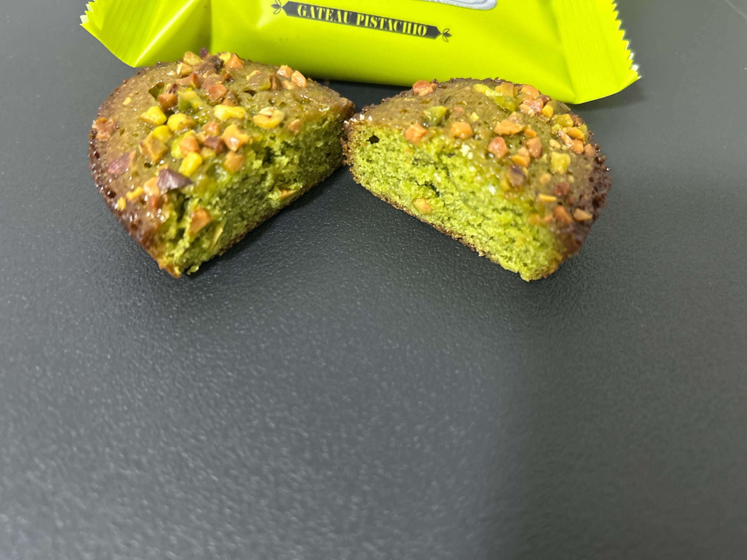 ガトーピスタチオ（断面）