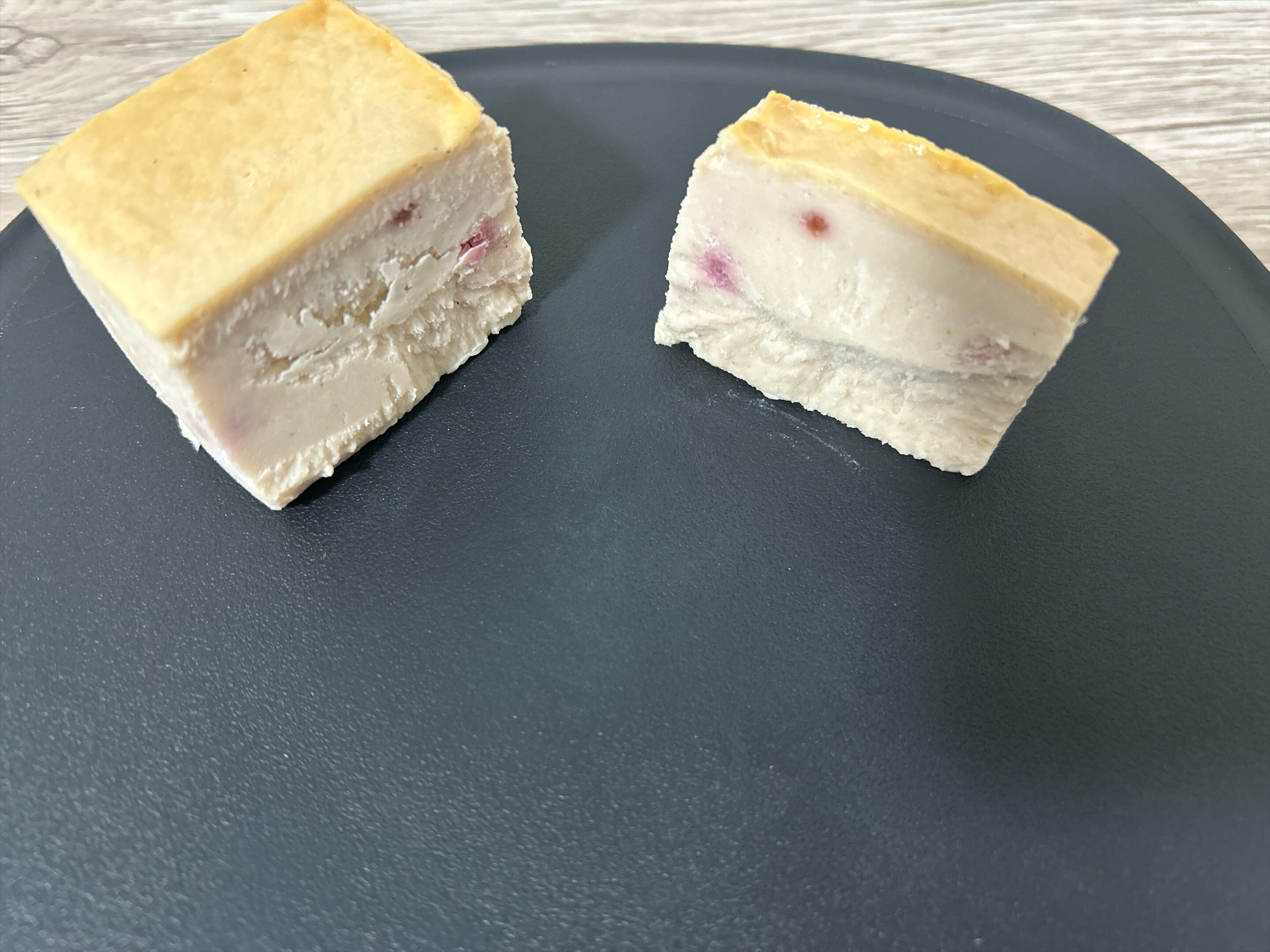 Mr. CHEESECAKE Raspberry Lime 全解凍 断面
